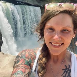 Meet your Posher, Cassandra